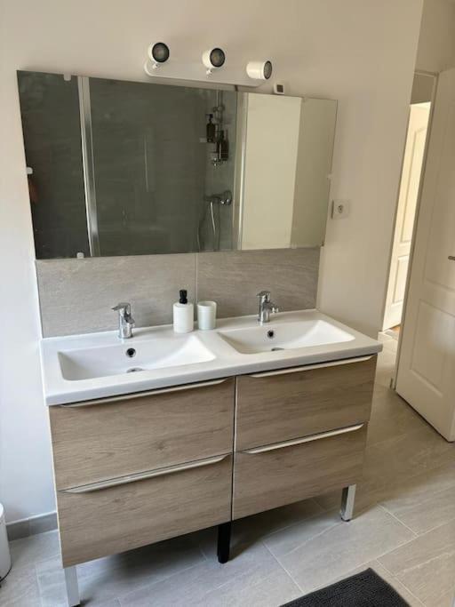 Maison Hyper Centre Jacuzzi 阿姆博斯 外观 照片